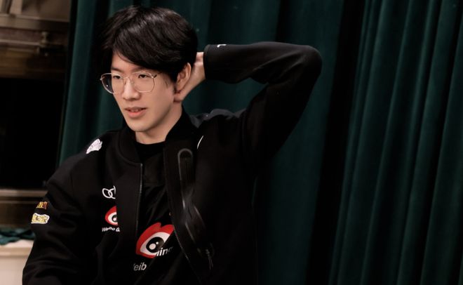 库里来了？ Peyz 吉格斯投中三分球扳平比分， JD Gaming 取得领先