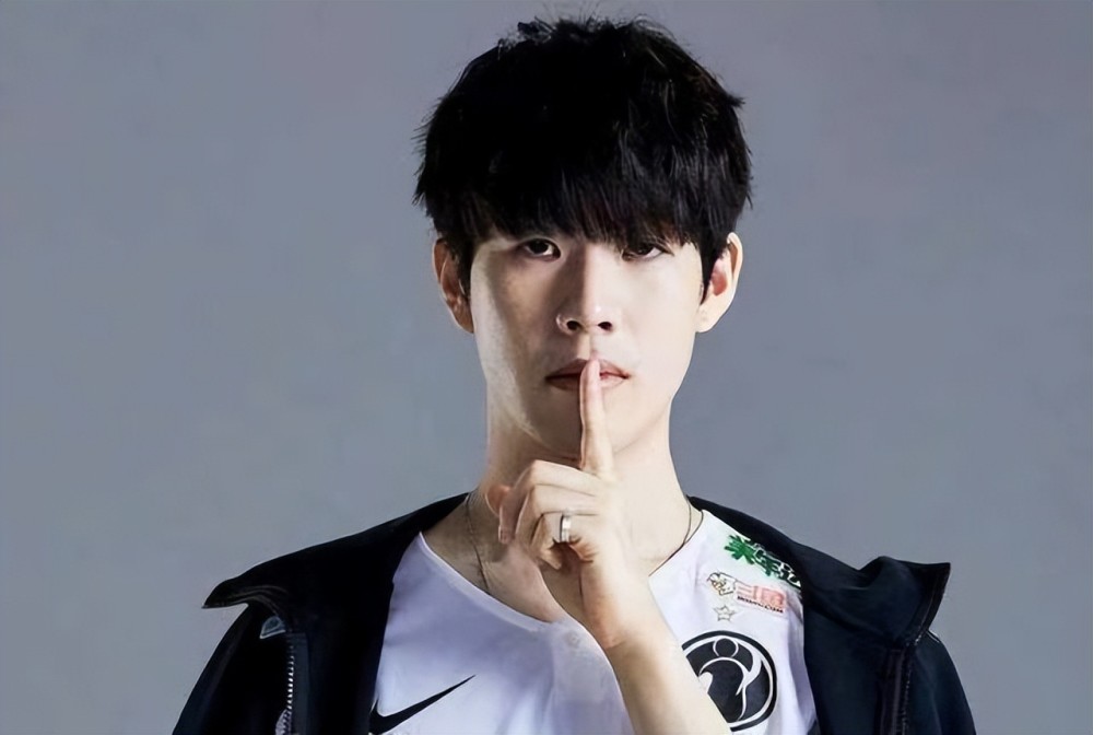 迎接LPL焦点战，TES阿水放出烟雾弹，Bin苦练三大英雄