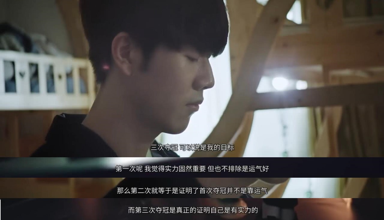 李青在713天后回到了中路，并且 Doinb 赢得了他复出后的首场胜利！