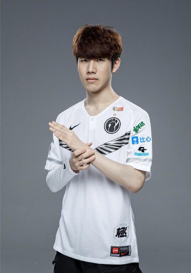 JDGvsBLG预热海报：宿敌，彼此熟悉互为劲敌，也是老朋友欢聚团圆