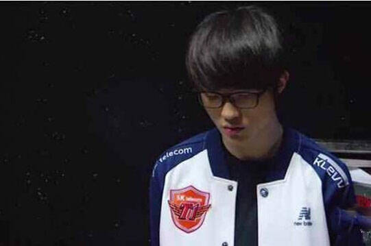 LPL主持余霜晒欧洲杯返图：这男主剧本给卢卡库拿到了！